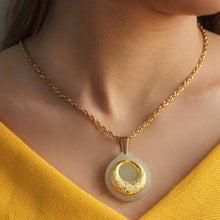 Lady Moon Necklace